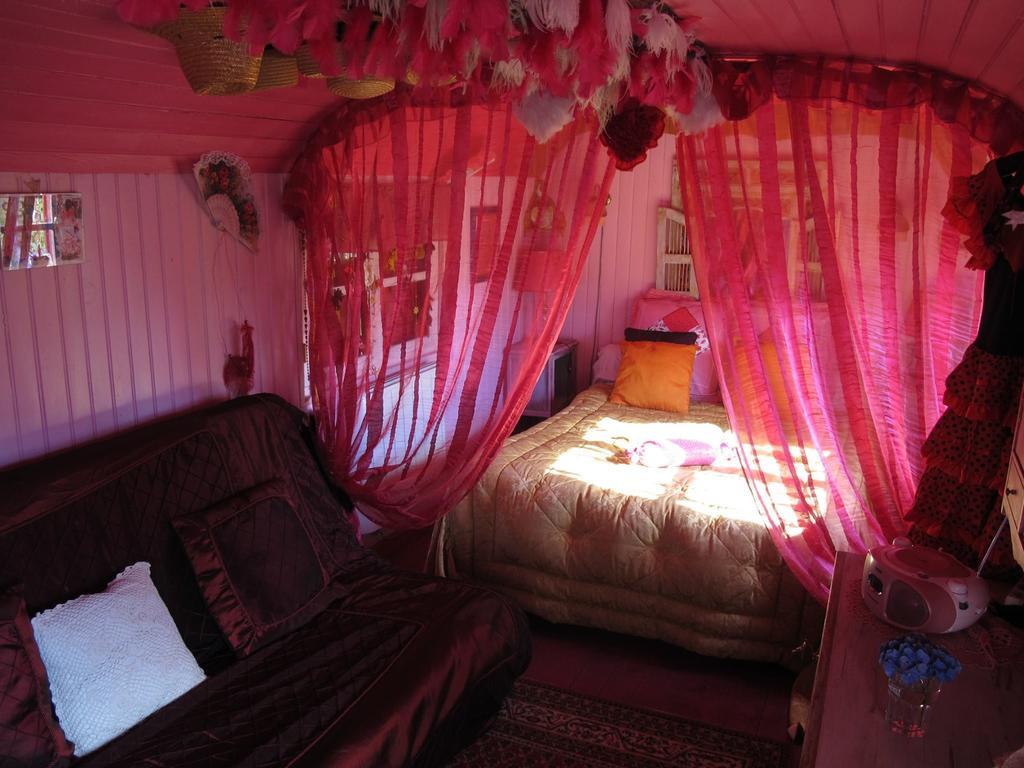 La Roulotte De Lola - Chambre D'Hotes La Celle  Exteriér fotografie