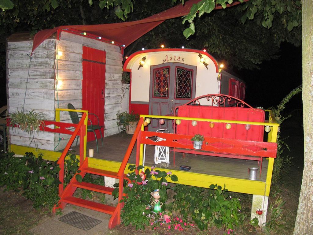 La Roulotte De Lola - Chambre D'Hotes La Celle  Exteriér fotografie