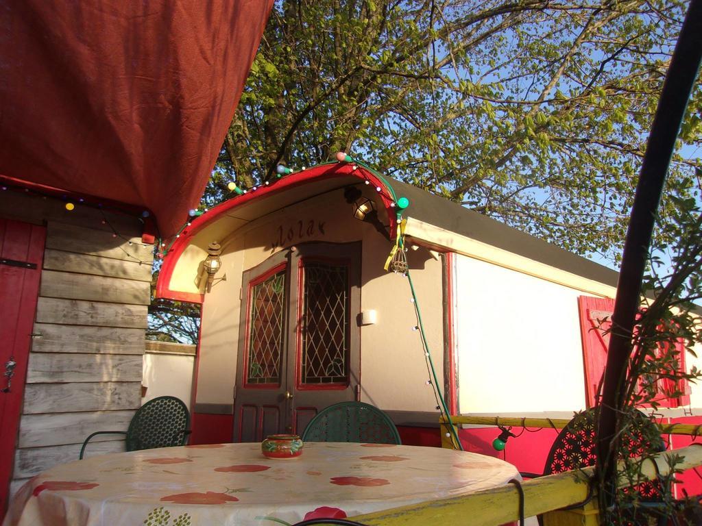 La Roulotte De Lola - Chambre D'Hotes La Celle  Exteriér fotografie