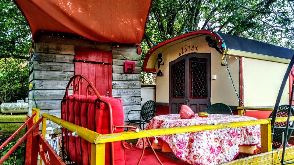 La Roulotte De Lola - Chambre D'Hotes La Celle  Exteriér fotografie